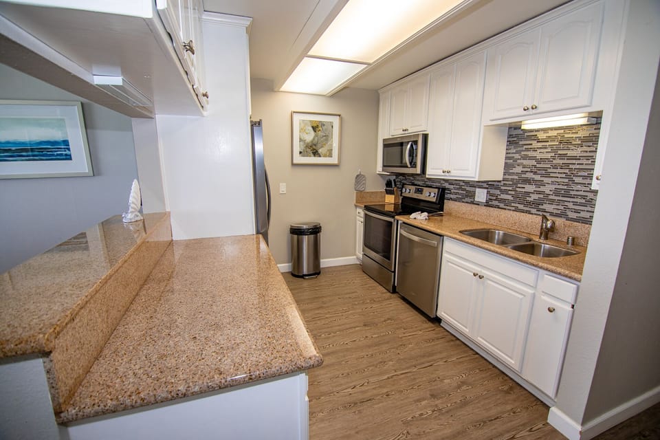 Panoramic Condo, 1 Bedroom, Non Smoking, Ocean View | Private kitchen | Full-size fridge, microwave, oven, stovetop