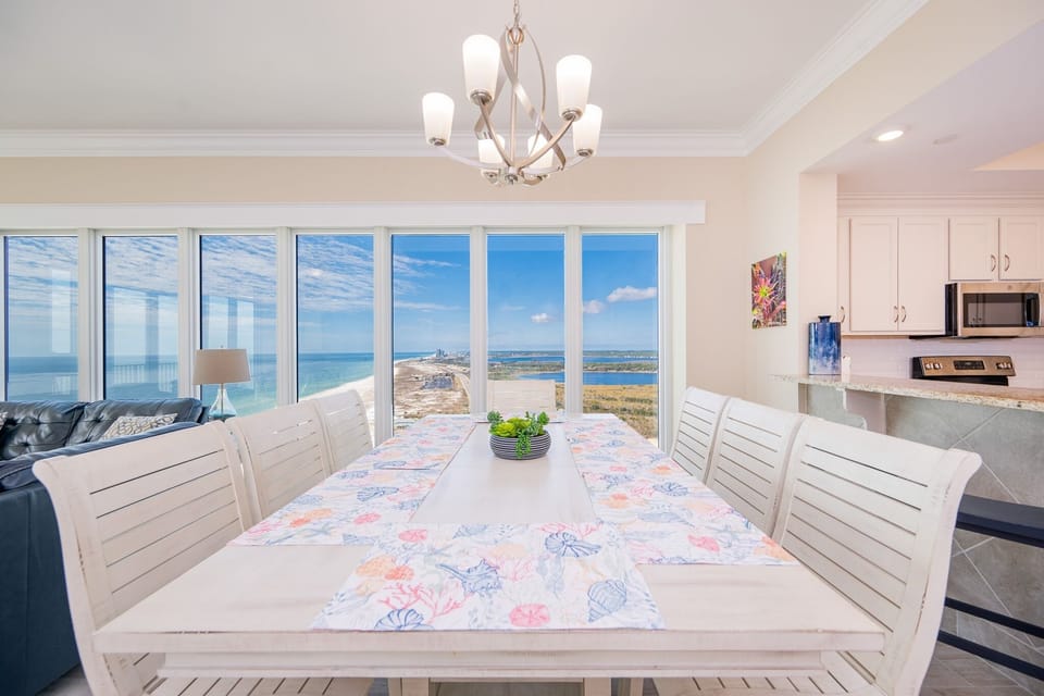 Condo, 4 Bedrooms | Dining