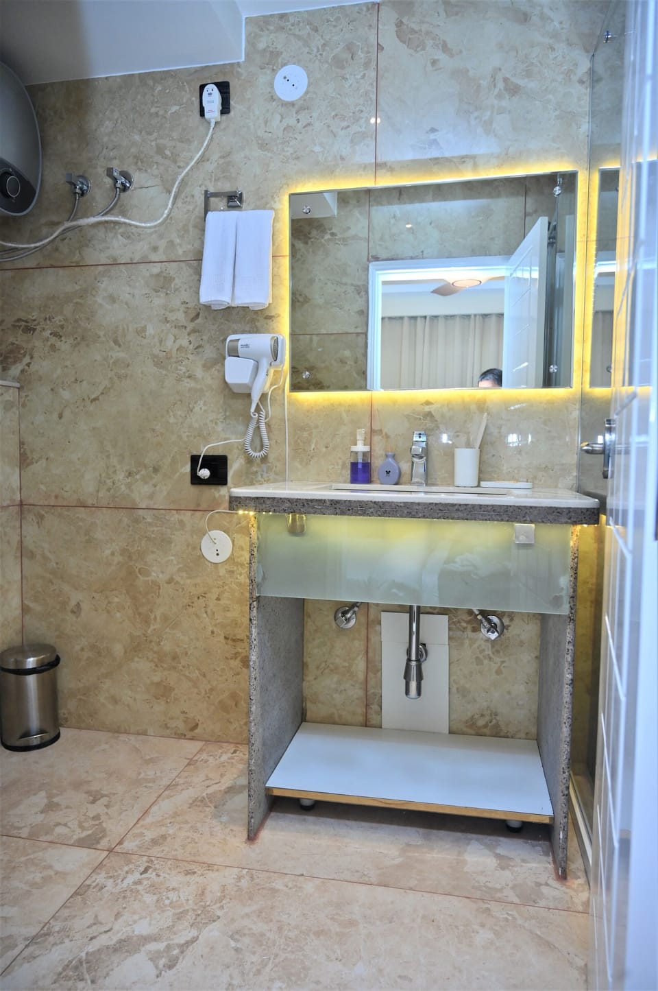 Premium Room | Bathroom | Slippers, towels