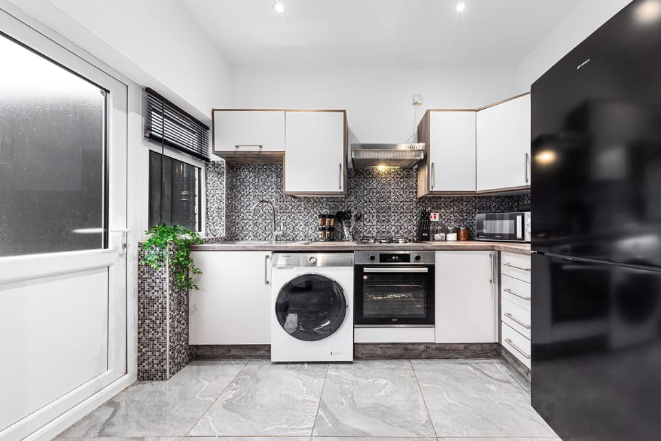 House | Private kitchen | Fridge, microwave, oven, stovetop