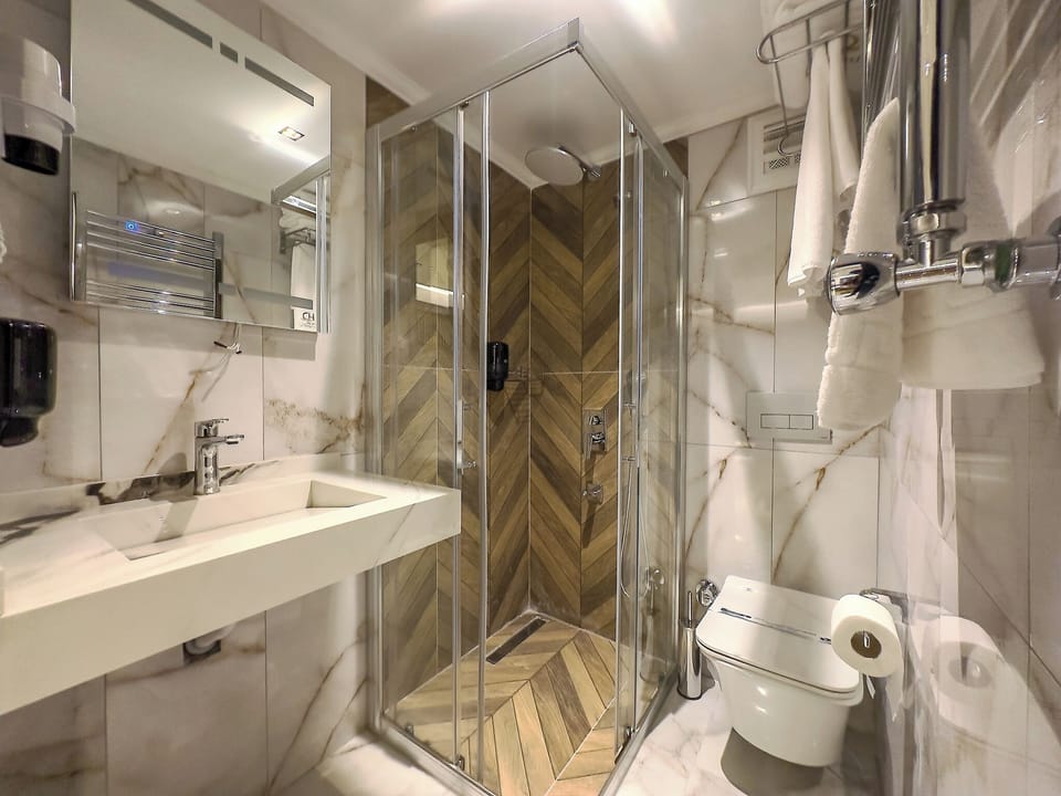 Family Triple Room, No Windows | Bathroom | Slippers