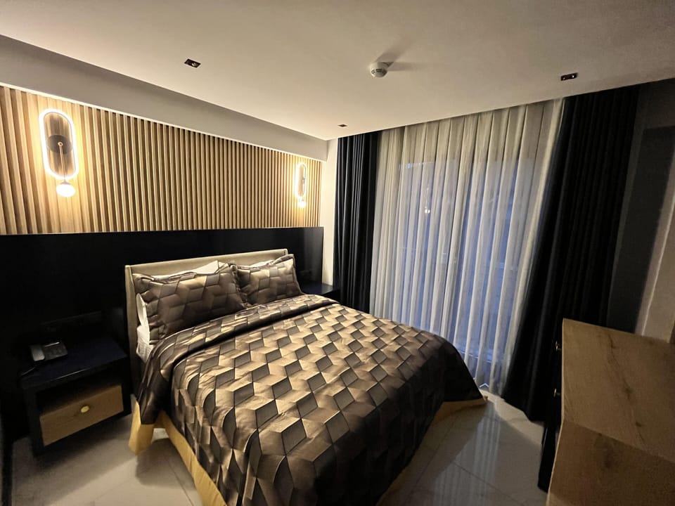 Standard Double Room | Minibar, soundproofing, free WiFi