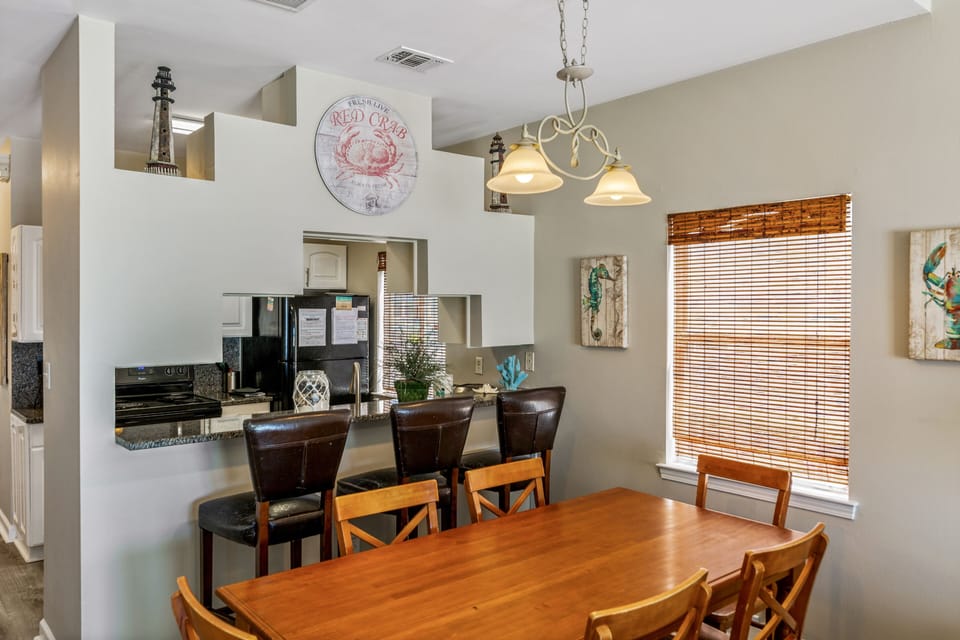 Deluxe Duplex | Dining room