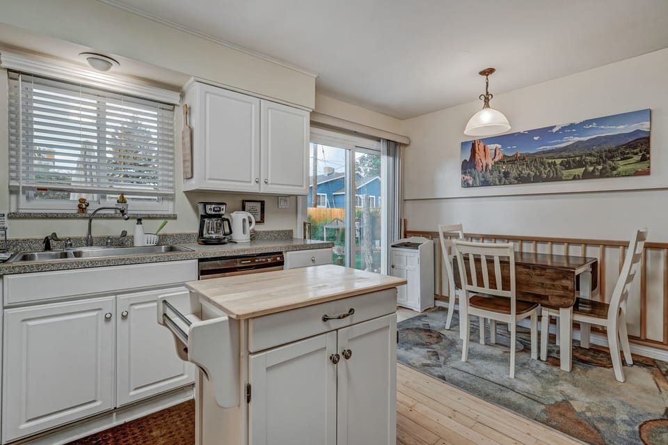 House | Private kitchen | Fridge, microwave, oven, dishwasher
