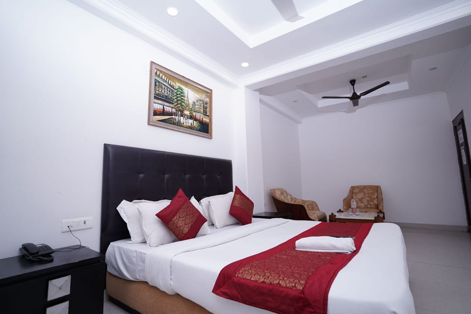Executive Double Room | Desk, free WiFi