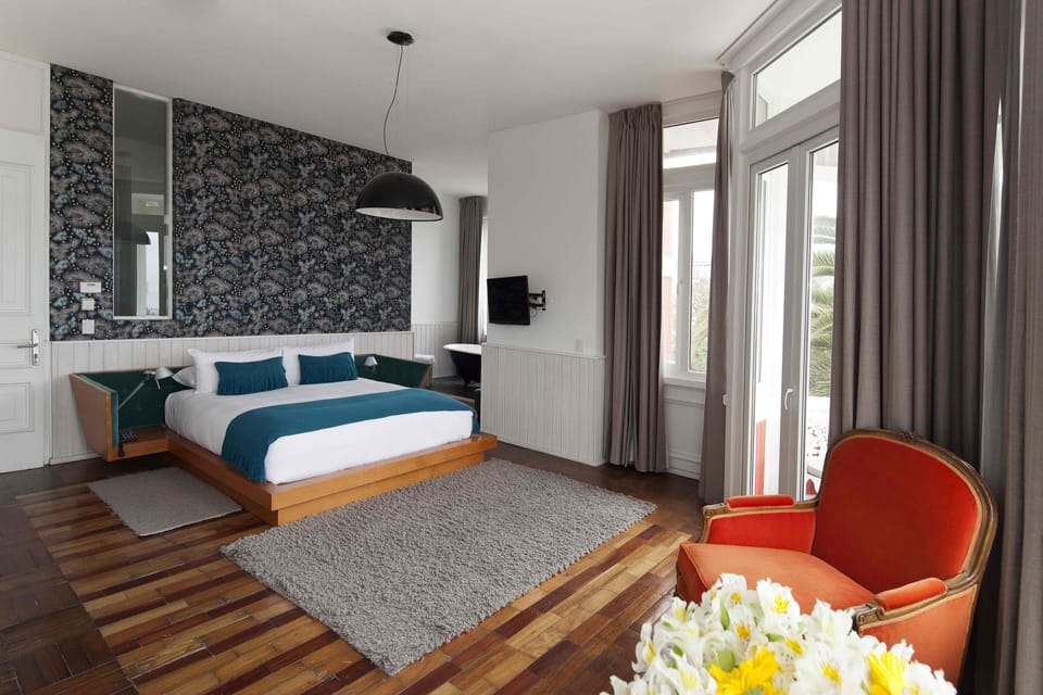 Deluxe Room | Premium bedding, down comforters, pillowtop beds, in-room safe