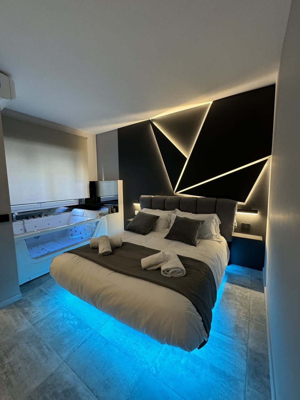 Basic Room | Desk, free WiFi
