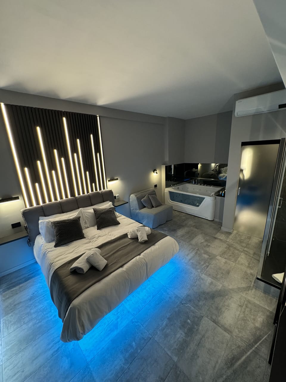 Luxury Room | Desk, free WiFi