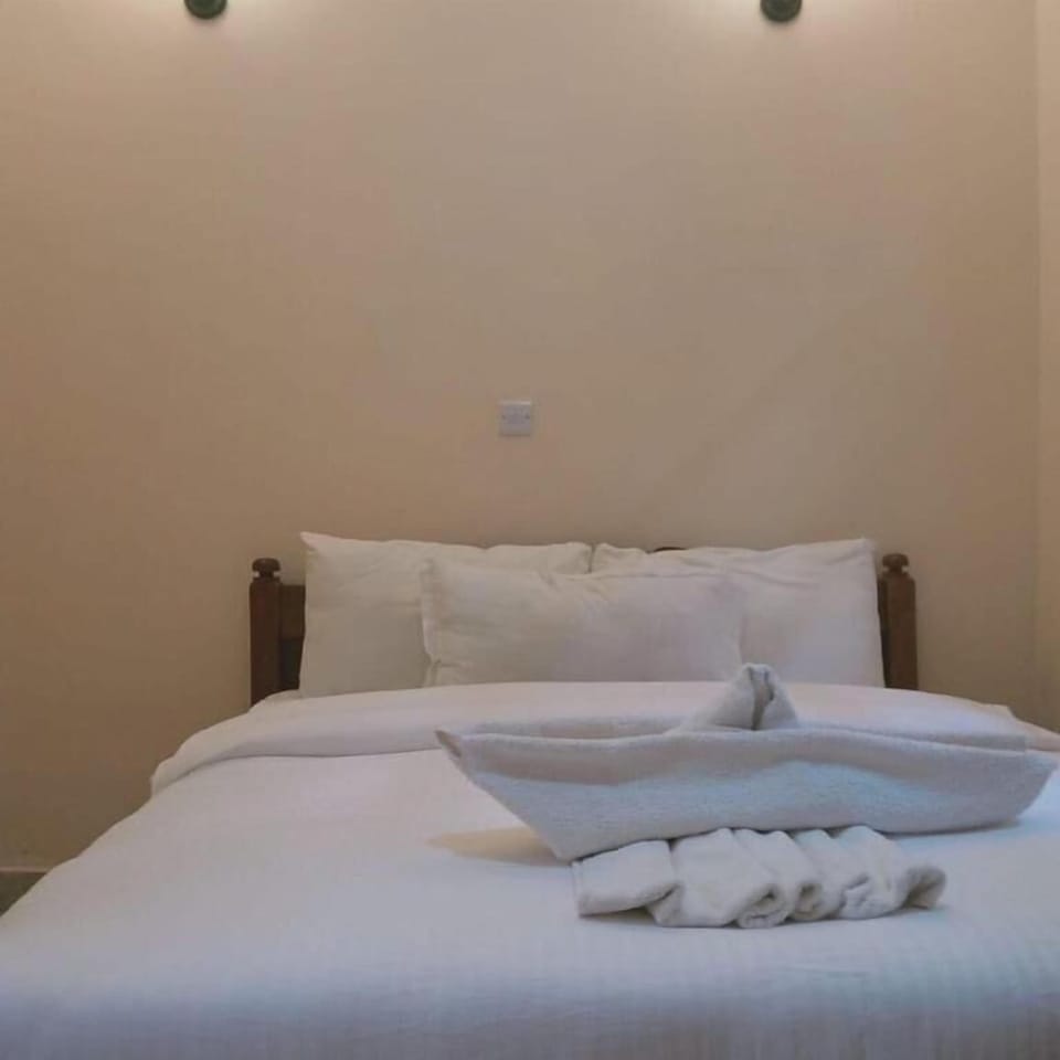 Comfort Single Room | WiFi (free), bed sheets