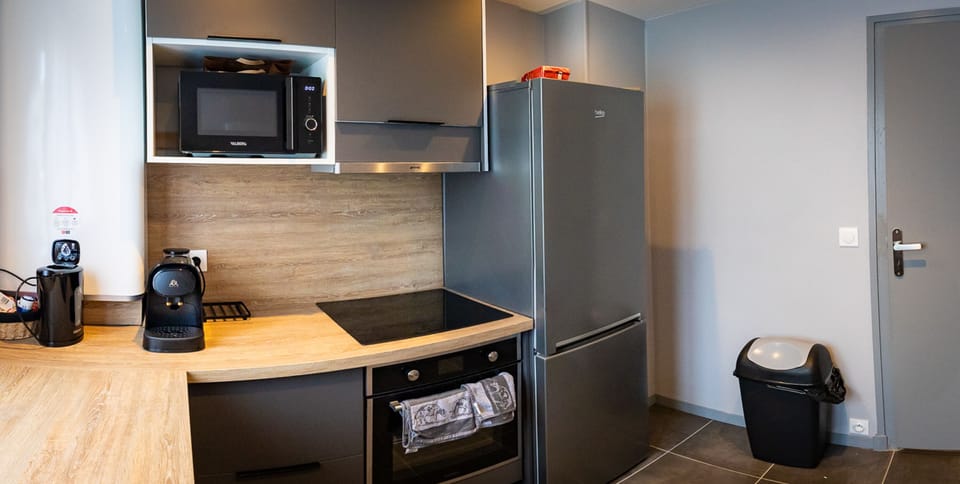 Shared fridge, microwave, espresso maker, coffee/tea maker