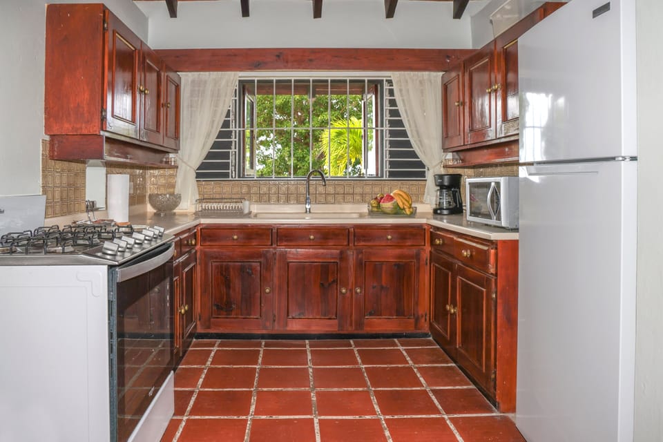 Villa, 1 Bedroom | Private kitchen | Fridge, oven, coffee/tea maker