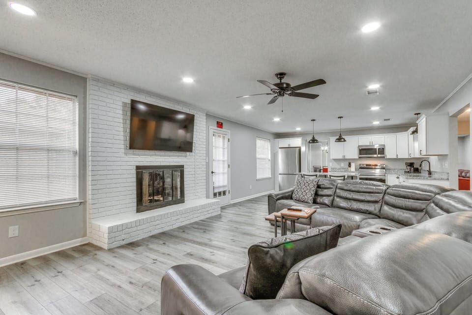 House (3 Bedrooms) | Front of property
