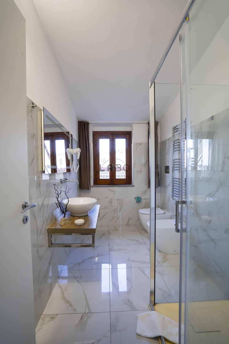 Deluxe Double Room | Bathroom | Shower, hair dryer, bidet, towels