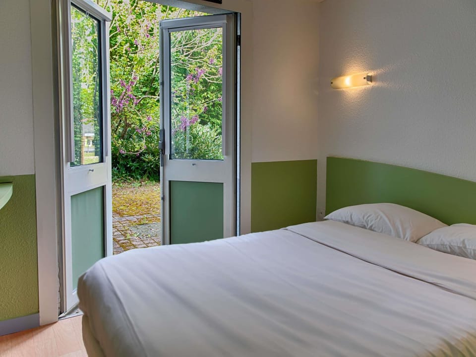 Room, 1 Twin Bed | Blackout drapes, free WiFi, bed sheets