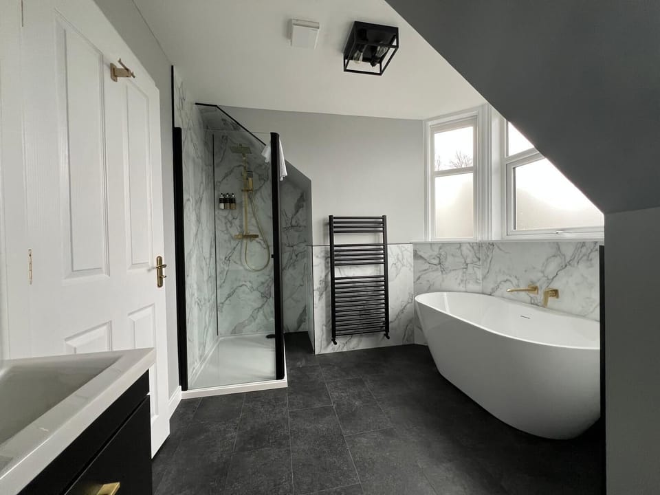 Standard Twin Room, 2 Twin Beds | Bathroom | Designer toiletries, hair dryer, towels, soap