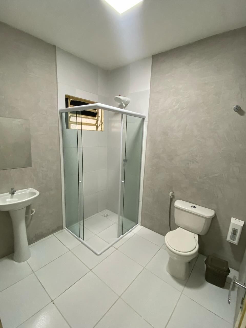 Quadruple Room | Bathroom | Shower, free toiletries, hair dryer, towels