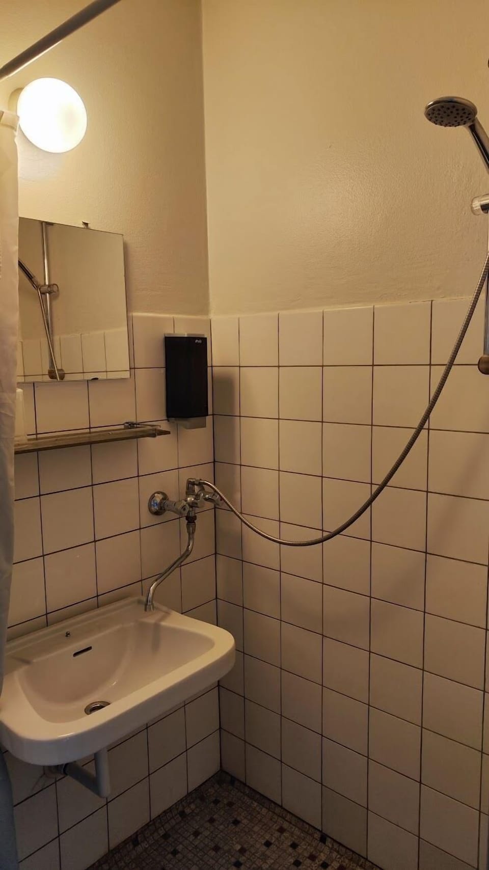 Classic Double Room, Non Smoking | Bathroom