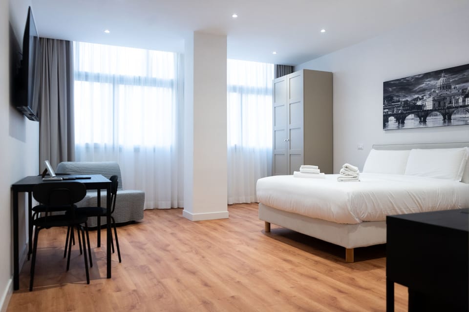 Deluxe Room, 1 Bedroom | Egyptian cotton sheets, premium bedding, down comforters