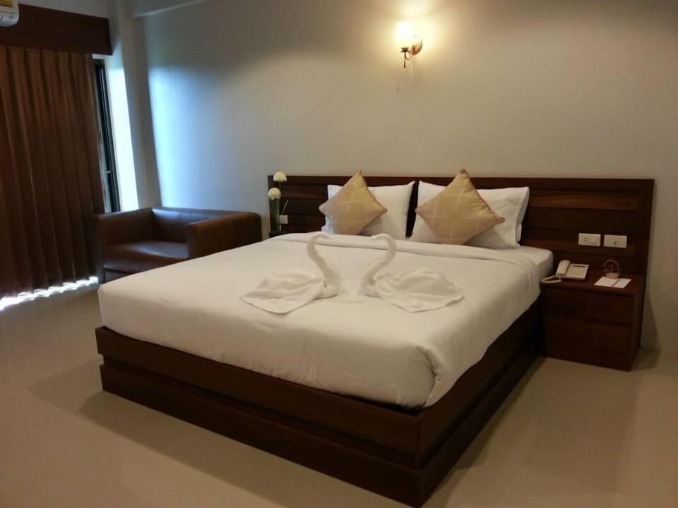 Deluxe Double Room, 1 Double Bed | Desk, blackout drapes, WiFi (free), individually furnished