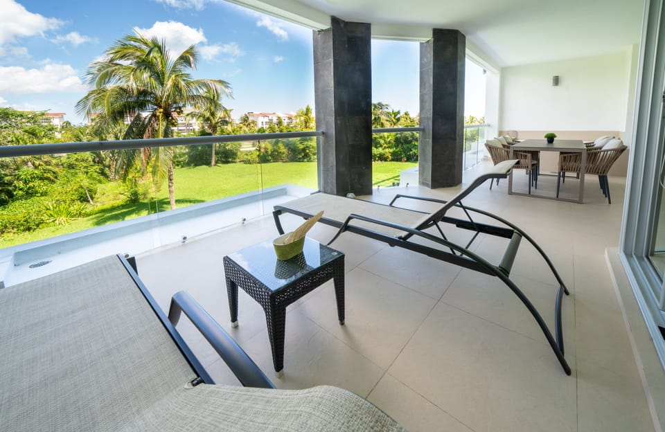 Deluxe Condo | Balcony