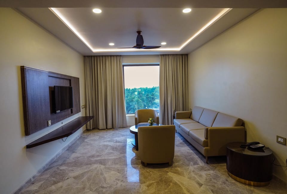 Club Room | In-room safe, desk, iron/ironing board, WiFi (free)