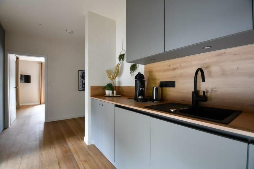 Family Room | Private kitchen | Full-size fridge, microwave, oven, stovetop