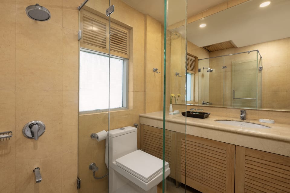Superior Room, 1 Double Bed, Balcony, Valley View | Bathroom | Shower, rainfall showerhead, free toiletries, towels