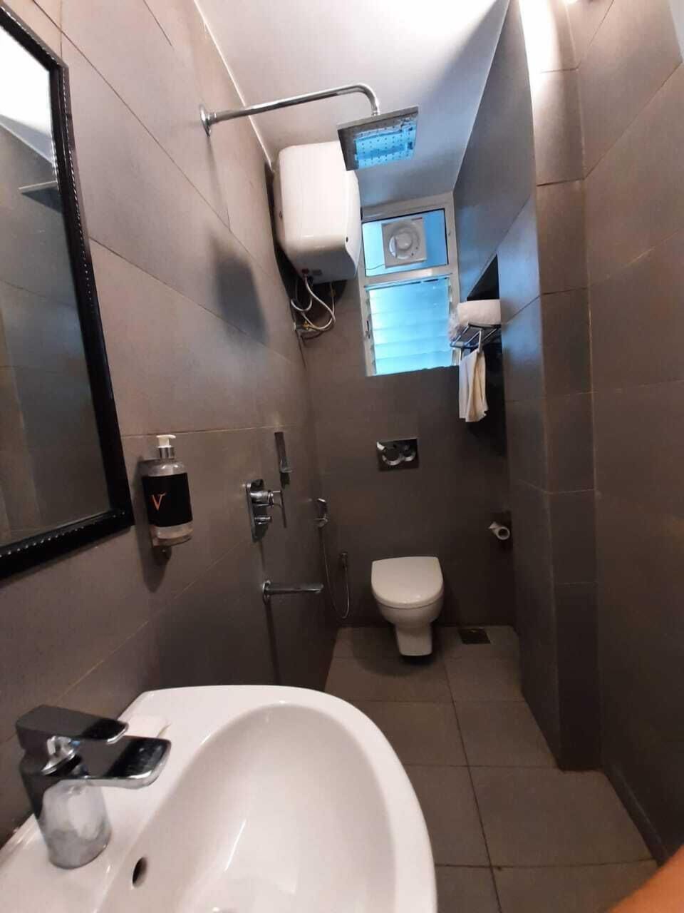 Standard Room | Bathroom | Shower, towels, soap, shampoo