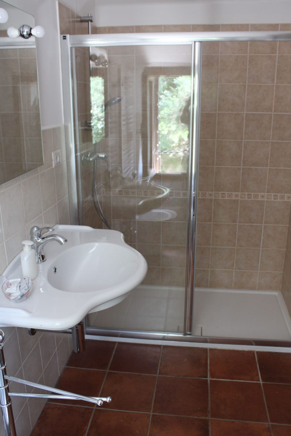 Quadruple Room | Bathroom | Shower, hair dryer, bidet, towels