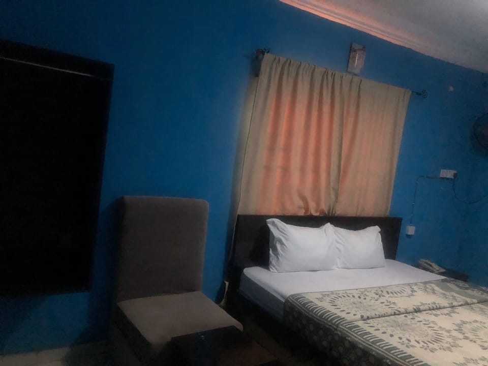 Classic Room | 1 bedroom, desk, laptop workspace