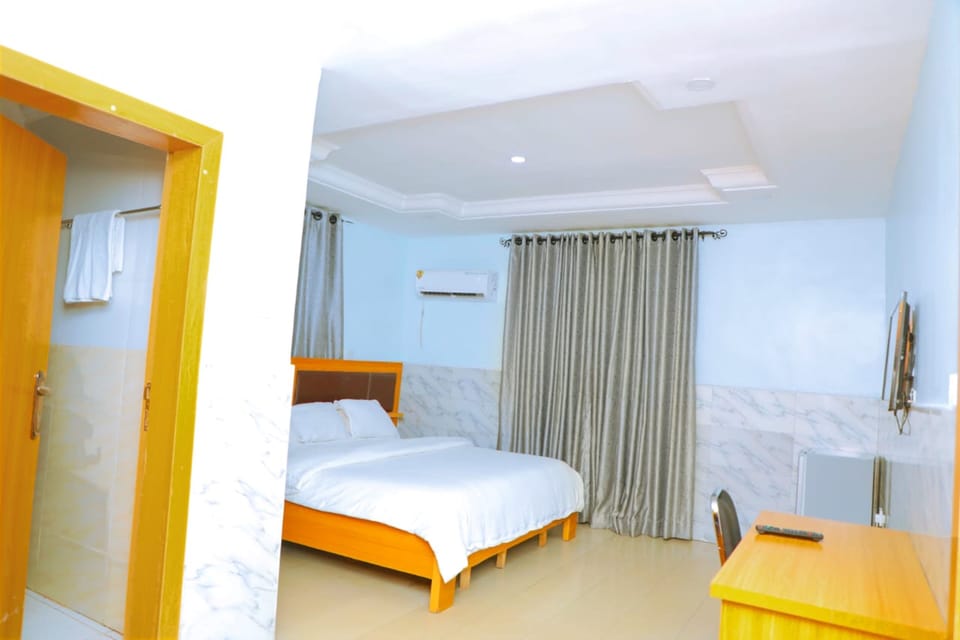 Junior Suite | Desk, laptop workspace, free WiFi