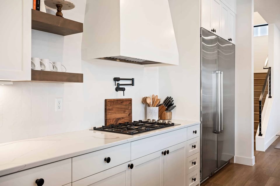 House, 6 Bedrooms | Private kitchen | Fridge, oven, coffee/tea maker, toaster