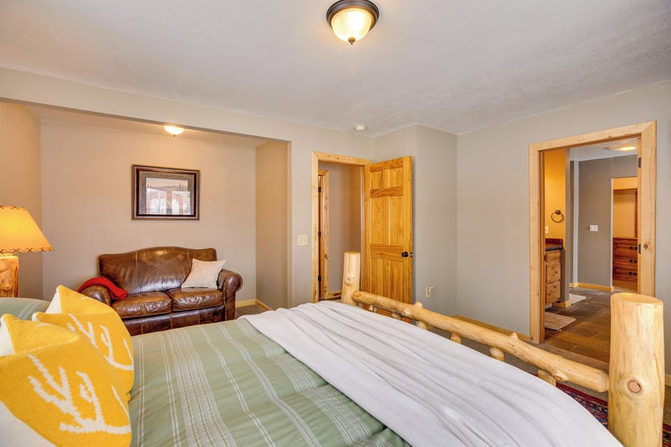 House (4 Bedrooms) | Interior