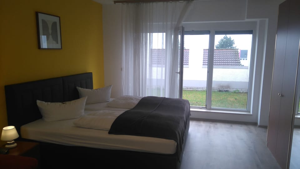 Comfort Double Room, 1 Double Bed | In-room safe, desk, cribs (free), rollaway beds (surcharge)