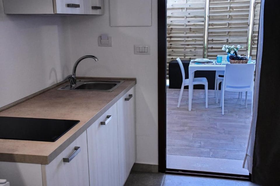 Family Studio | Private kitchen | Fridge, microwave, stovetop, espresso maker