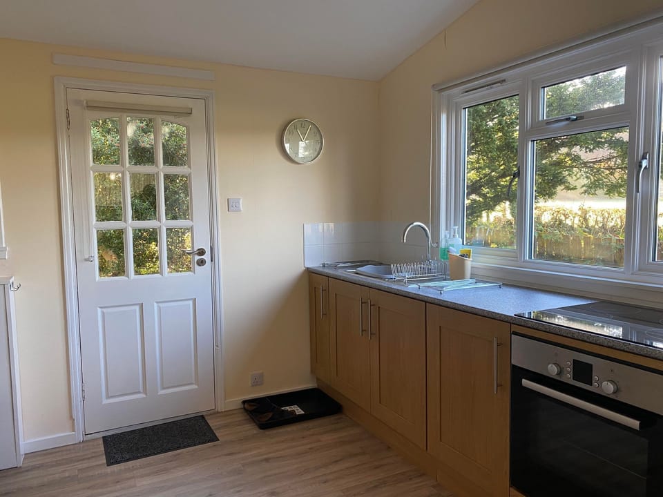 Chalet | Private kitchen | Fridge, microwave, oven, stovetop