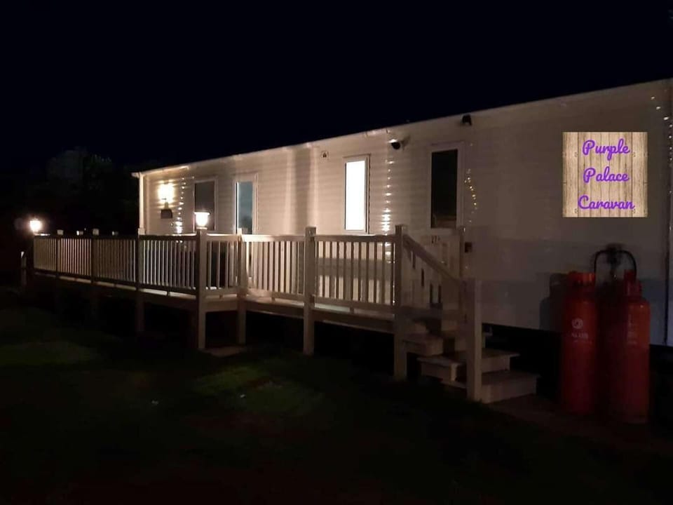 Cabin | Exterior