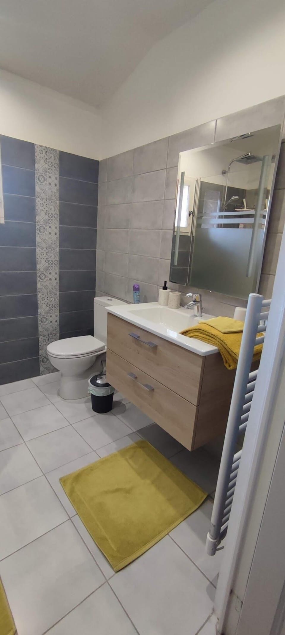 Sormiou Room | Bathroom | Free toiletries, hair dryer