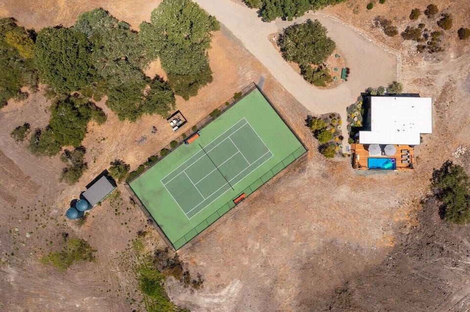 Tennis court