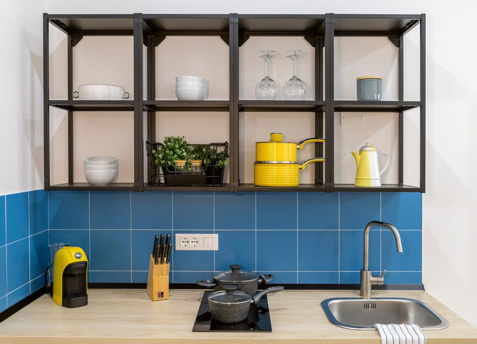 Classic Room | Private kitchen | Fridge, stovetop, coffee/tea maker, cookware/dishes/utensils