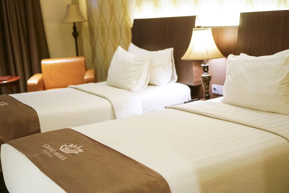 Grand Twin Room | Desk, WiFi (free), bed sheets