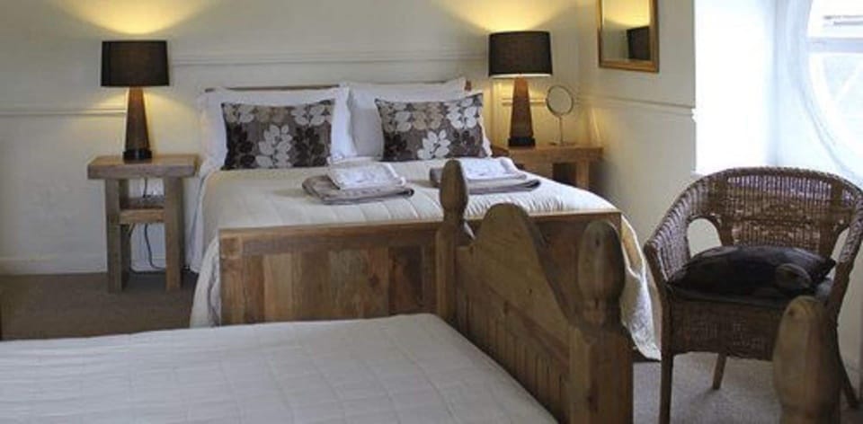 Family Quadruple Room | Desk, iron/ironing board, travel crib, rollaway beds