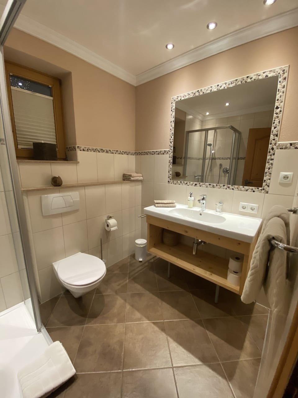 Premium Apartment, 1 Bedroom, Patio, Mountain View | Bathroom | Free toiletries, hair dryer, towels