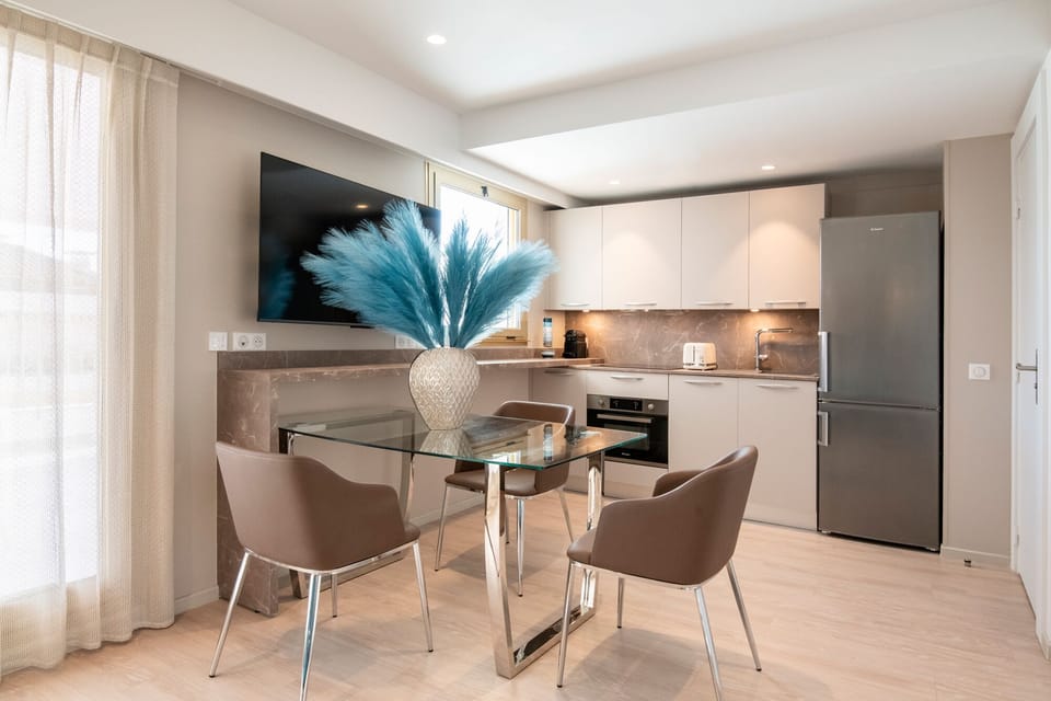 Panoramic Studio | Living area | Smart TV