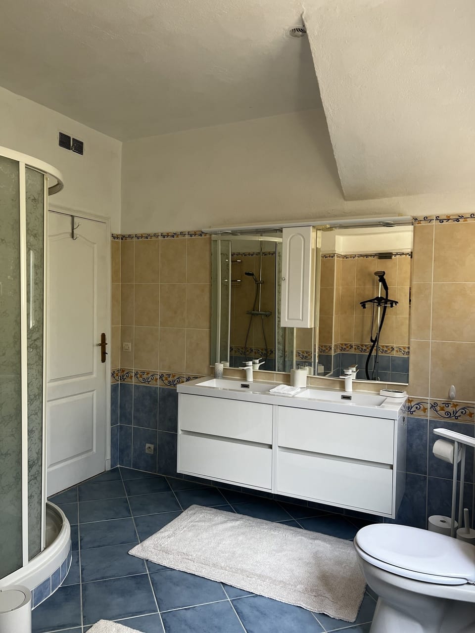 Superior Suite, Ensuite, Sea View (Ocre) | Bathroom | Shower, rainfall showerhead, hair dryer, bathrobes