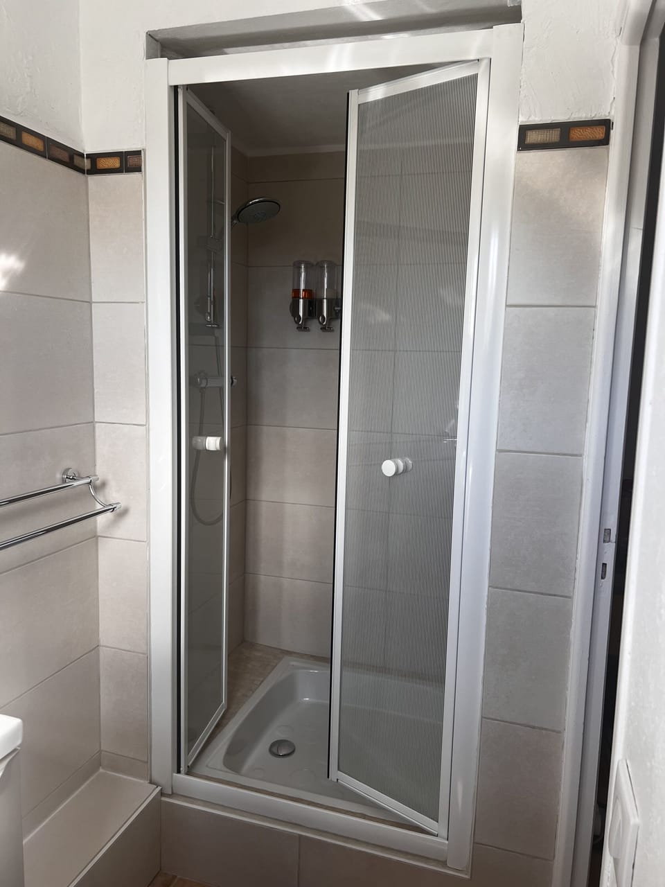 Panoramic Double Room, Ensuite, Sea View (Rouge) | Bathroom | Shower, rainfall showerhead, hair dryer, bathrobes