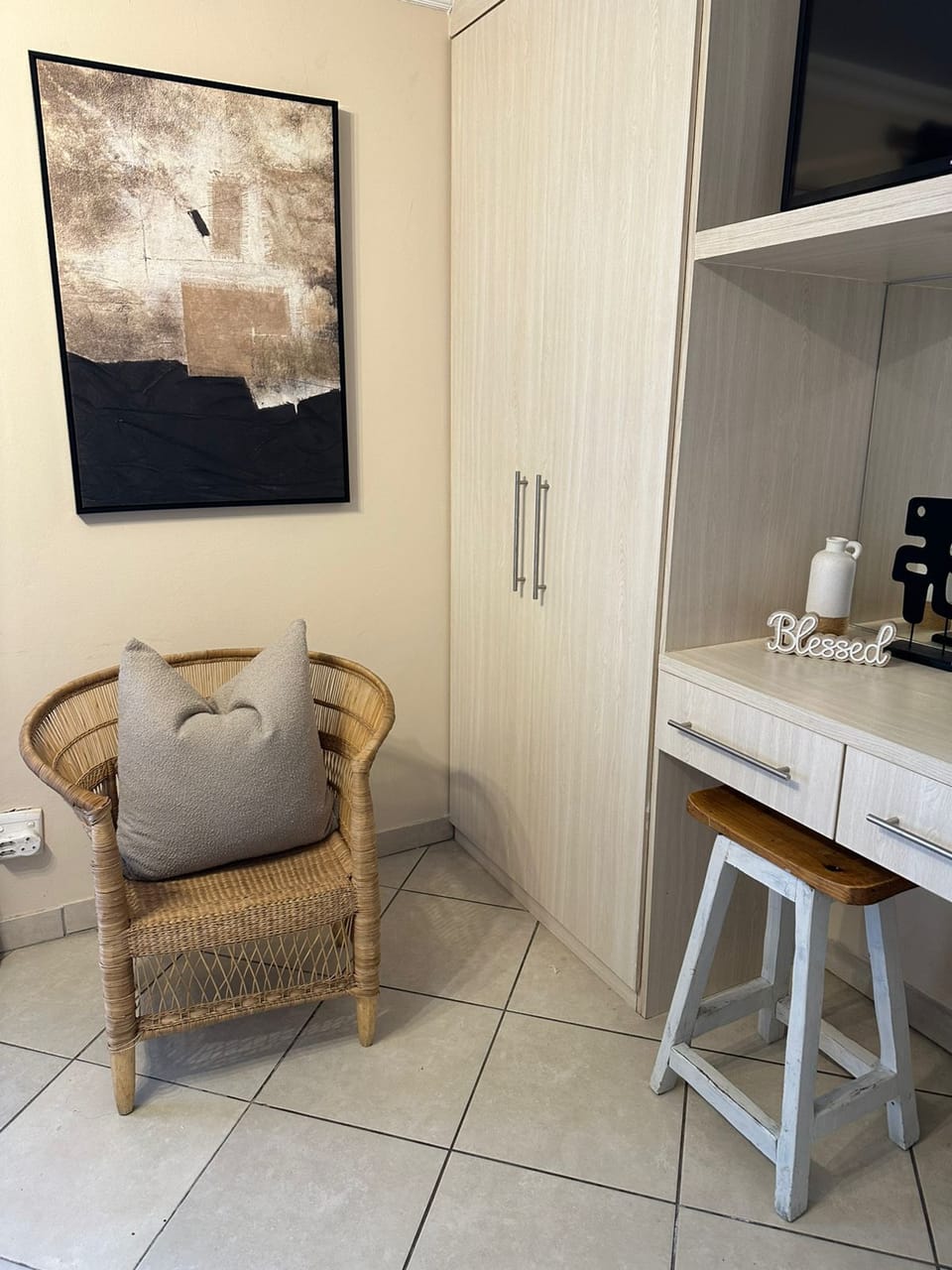 Business Room | Hypo-allergenic bedding, down comforters, in-room safe