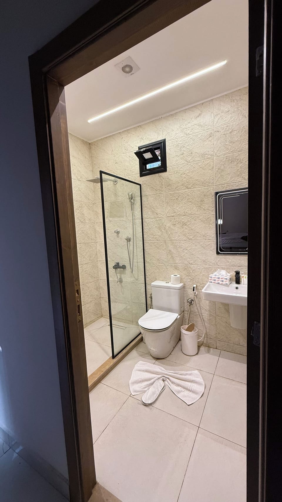 Deep soaking tub, free toiletries, hair dryer, bathrobes