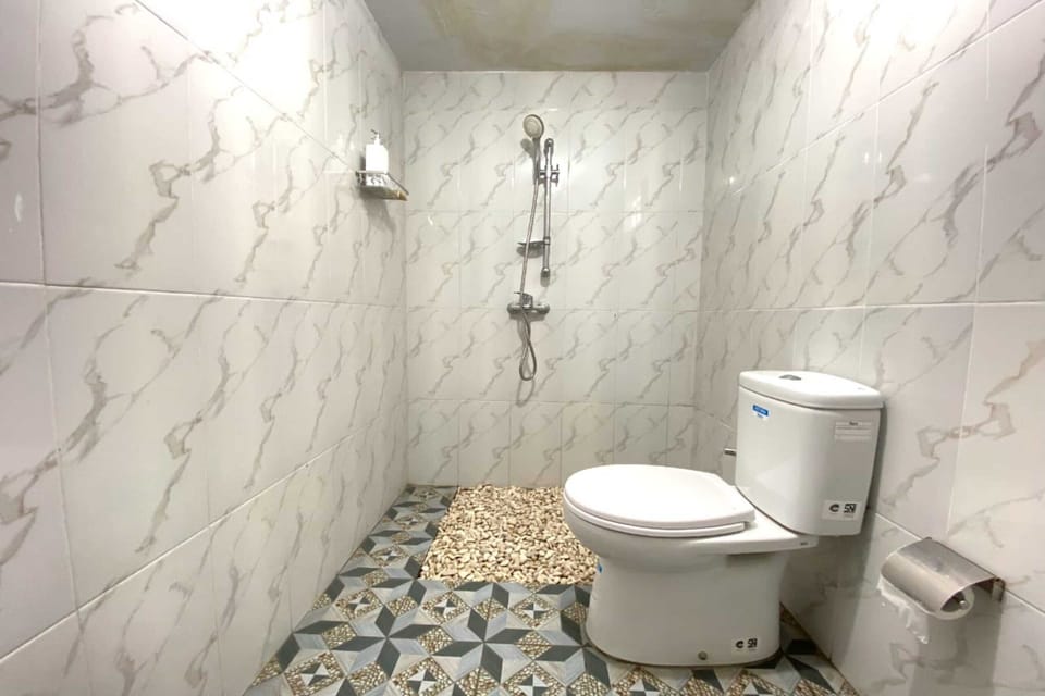 Deluxe Studio | Bathroom | Shower, soap