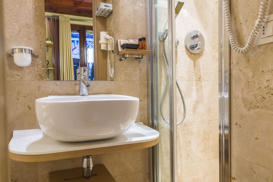 Shower, rainfall showerhead, free toiletries, hair dryer